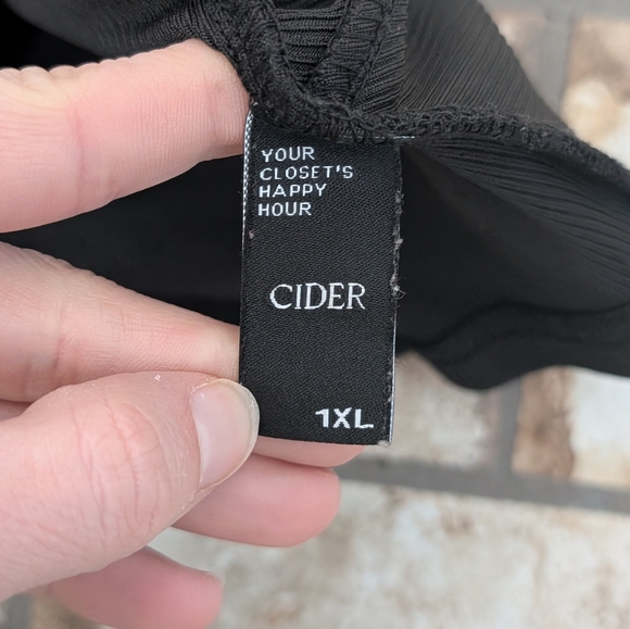 CIDER Women's Tank Top Size XL Black Cropped Top Cross Over - Picture 5 of 6